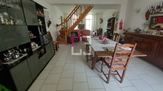 
Immeuble de rapport Etreaupont 8 pièce(s) 169 m2
