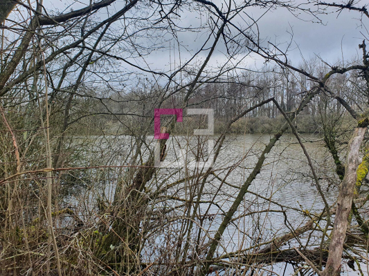 
Propriété de loisirs Saint Quentin 97000 m2
