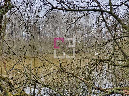 
Propriété de loisirs Saint Quentin 97000 m2
