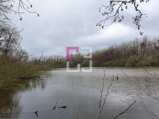 
Propriété de loisirs Saint Quentin 97000 m2
