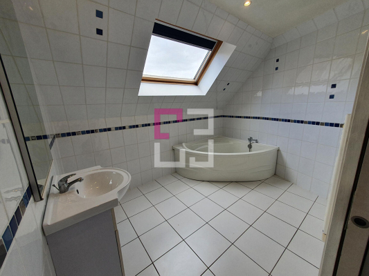 
Appartement  Saint Quentin 5 pièce(s) 120 m2
