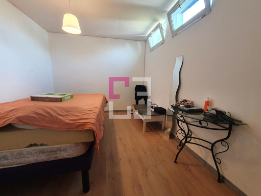 
Immeuble Saint Quentin 10 pièce(s) 243 m2
