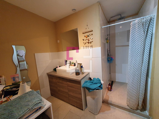 
Immeuble Saint Quentin 10 pièce(s) 243 m2
