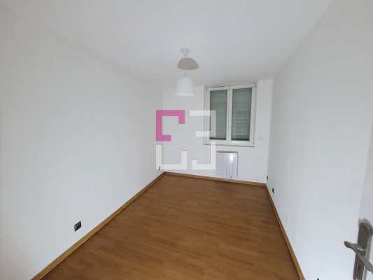 
Immeuble Saint Quentin 11 pièce(s) 236 m2
