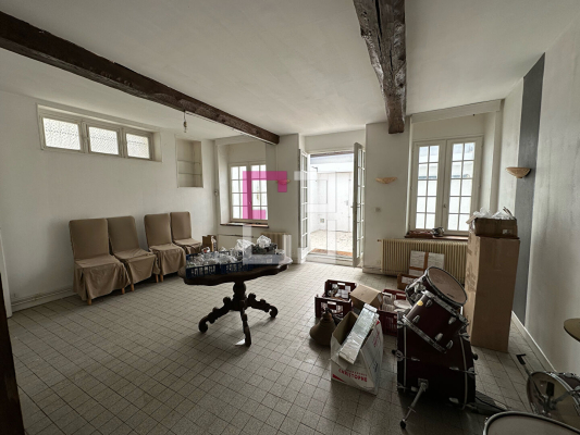
Immeuble Marle 6 pièce(s)
