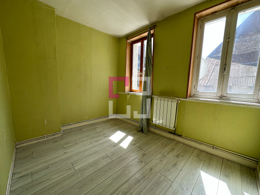 
Immeuble Marle 6 pièce(s)
