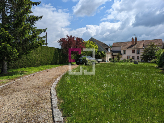 
Maison Bruyeres Et Montberault 10 pièce(s) 303 m2
