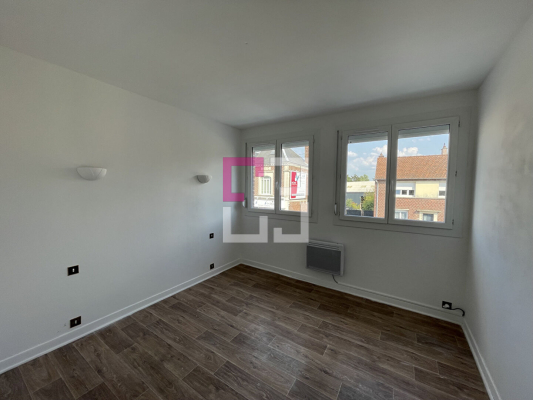 
Immeuble Ham 6 pièce(s) 215m²
