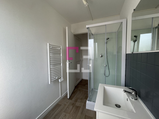
Immeuble Ham 6 pièce(s) 215m²
