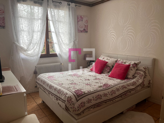
MAISON 10 PIECES A ATHIES SOUS LAON
