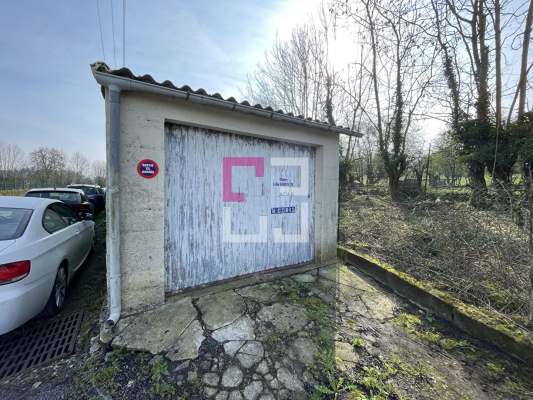 
Parking / box Vervins
