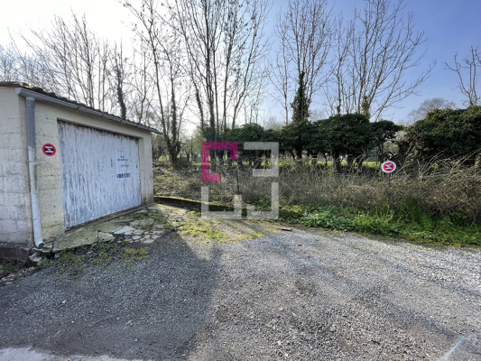 
Parking / box Vervins
