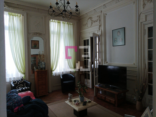
Immeuble Saint Quentin 16 pièce(s) 250 m2
