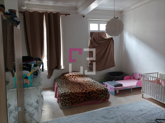 
Immeuble Saint Quentin 16 pièce(s) 250 m2

