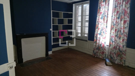 
Maison Vervins 6 pièce(s) 150 m2 et une maison louée de 70 m².
