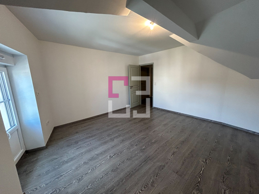 
Maison Montaigu 6 pièce(s) 165.56 m2
