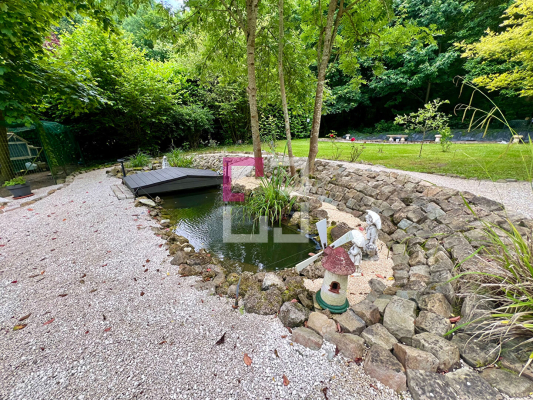 
Pavillon avec piscine
