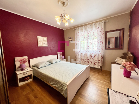 
Pavillon CHAUNY 9 pièce(s) 190m²
