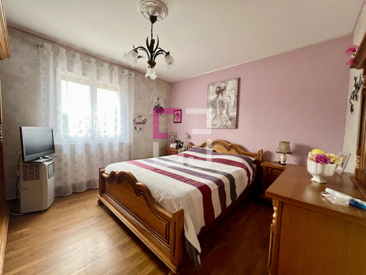 
Pavillon CHAUNY 9 pièce(s) 190m²
