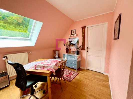 
Pavillon CHAUNY 9 pièce(s) 190m²
