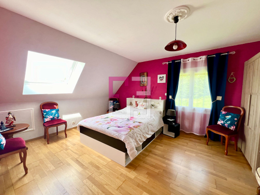 
Pavillon CHAUNY 9 pièce(s) 190m²
