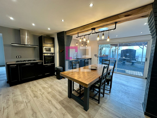 
Ensemble immobilier Charmes 9 pièce(s) 295m²
