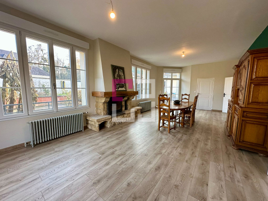 
Ensemble immobilier Charmes 9 pièce(s) 295m²
