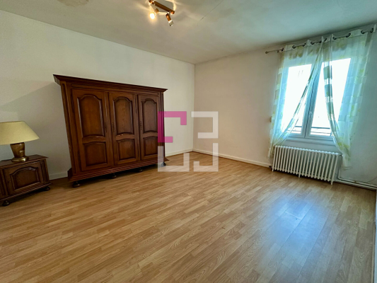 
Ensemble immobilier Charmes 9 pièce(s) 295m²
