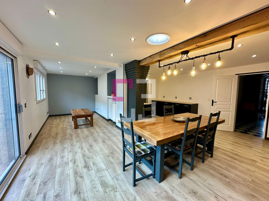 
Ensemble immobilier Charmes 9 pièce(s) 295m²

