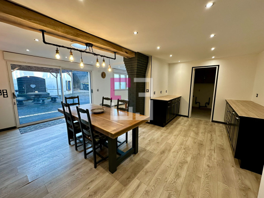 
Ensemble immobilier Charmes 9 pièce(s) 295m²
