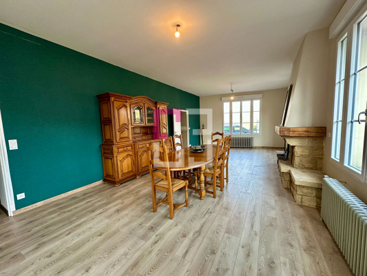 
Ensemble immobilier Charmes 9 pièce(s) 295m²
