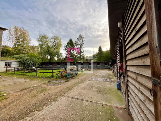 
Domaine équestre 3860m2
