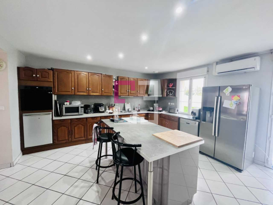 
Maison Couvron Et Aumencourt 7 pièce(s) 150 m2
