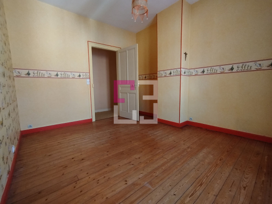 
Maison CRECY SUR SERRE 9 pièces 241 m²
