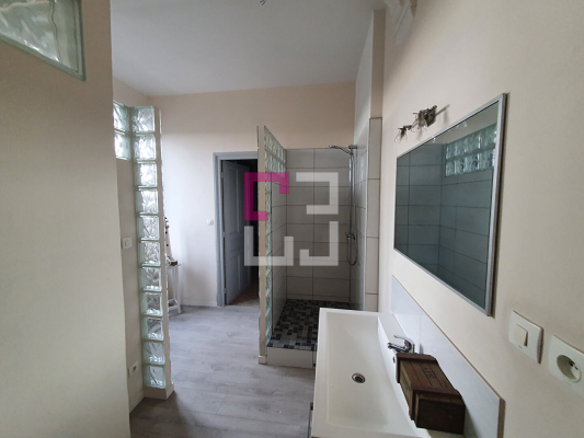 
Appartement Saint Quentin 8 pièce(s) 321 m2
