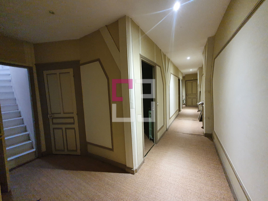 
Appartement Saint Quentin 8 pièce(s) 321 m2
