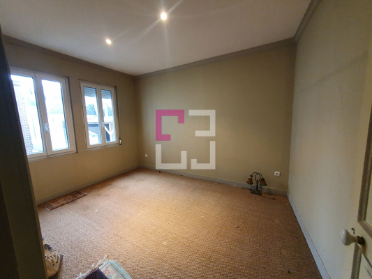 
Appartement Saint Quentin 8 pièce(s) 321 m2
