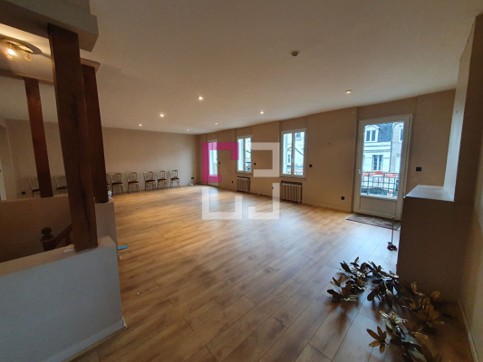 
Appartement Saint Quentin 8 pièce(s) 321 m2
