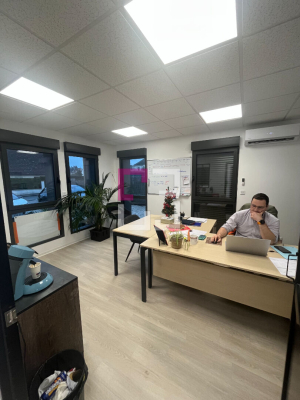 
Bureaux + Entrepot à vendre
