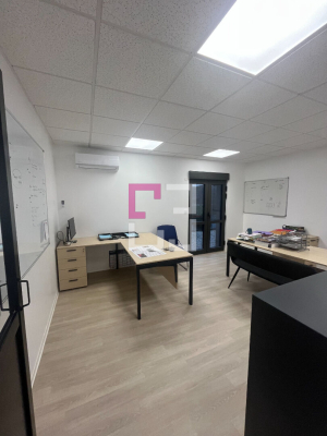 
Bureaux + Entrepot à vendre
