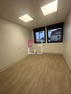 
Bureaux + Entrepot à vendre

