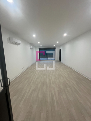
Bureaux + Entrepot à vendre
