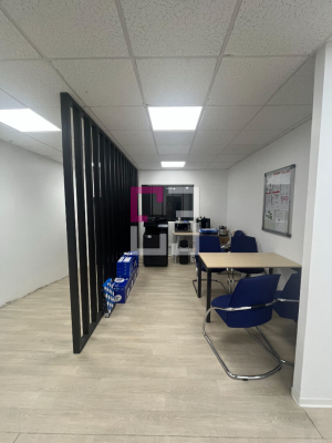 
Bureaux + Entrepot à vendre
