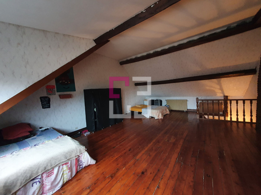 
Immeuble Saint Quentin 7 pièce(s) 152 m2
