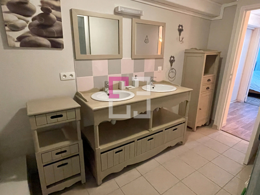 
Immeuble Etreaupont 6 pièce(s) 250 m2
