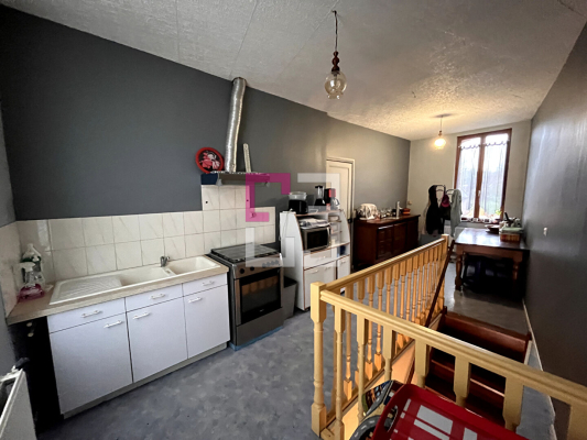 
Immeuble Guise 5 pièce(s)
