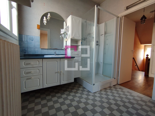 
Maison de ville SAINT-QUENTIN 5 pièces 113 m²
