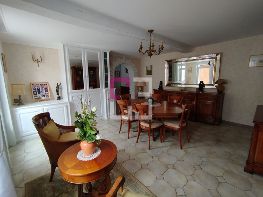 
Maison individuelle BRISSY-HAMEGICOURT 8 pièces 158 m²
