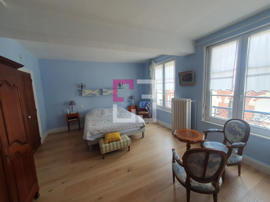 
Maison Ribemont 12 pièce(s) 307 m2
