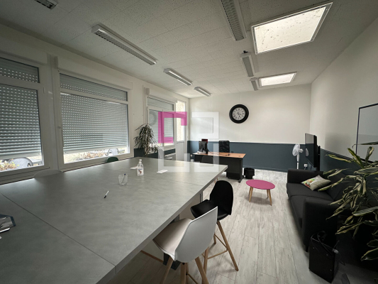 
Immeuble Saint Quentin 24 pièce(s) 600 m2

